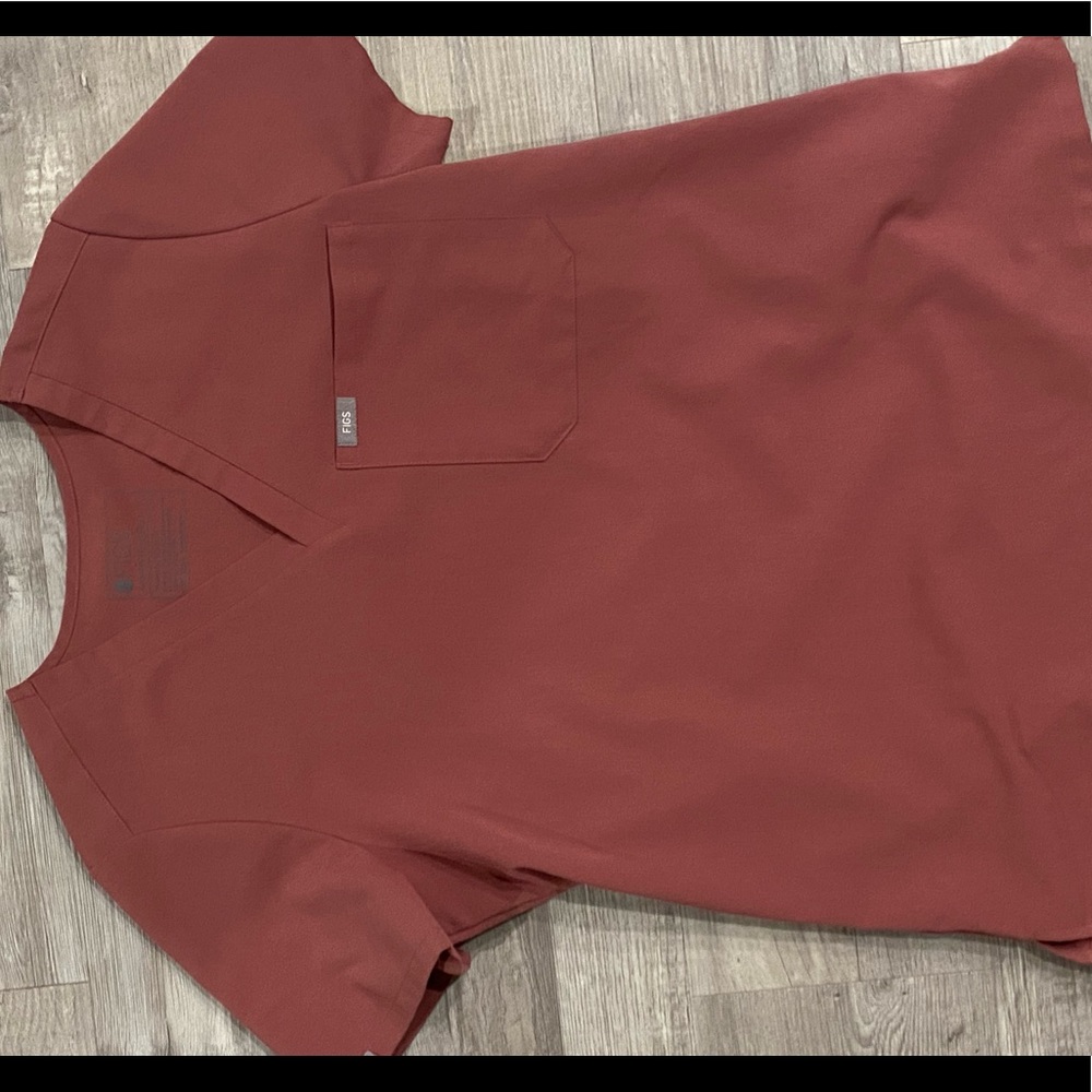 Figs mauve scrub top